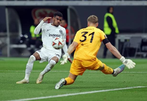 07.11.2024, xovx, Fußball UEFA Europa League, Eintracht Frankfurt - Slavia Prag v.l. Ansgar Knauff (Eintracht Frankfurt), Antonin Kinsky (Slavia Prag) (DFL DFB REGULATIONS PROHIBIT ANY USE OF PHOTOGRAPHS as IMAGE SEQUENCES and or QUASI-VIDEO) emspor Frankfurt am Main
