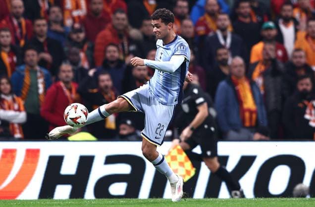 Brennan Johnson of Tottenham Hotspur Galatasaray v Tottenham Hotspur, UEFA Europa League, Group Stage, Football, RAMS Park, Istanbul, Turkiye - 07 Nov 2024 EDITORIAL USE ONLY No use with unauthorised audio, video, data, fixture lists, club league logos or live services. Online in-match use limited to 120 images, no video emulation. No use in betting, games or single club league player publications. Copyright: xRaddadxJebarah Shutterstockx 14877992az