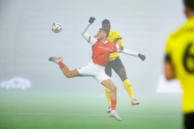 Sport Themen der Woche KW45 Sport Bilder des Tages Braga s Roberto Fernandez and Elfsborg s Terry Yegbe during Thursday s football match in the Uefa Europa League between IF Elfsborg and SC Braga at Boras Arena in Borsa, Sweden 7 November 2024. BORAS SWEDEN x9200x *** Braga s Roberto Fernandez and Elfsborg s Terry Yegbe during Thursday s football match in the Uefa Europa League between IF Elfsborg and SC Braga at Boras Arena in Borsa, Sweden November 7, 2024 BORAS SWEDEN x9200x  Copyright: xAdamxIhse TTx EUROPE LEAGUE ELFSBORG-BRAGA