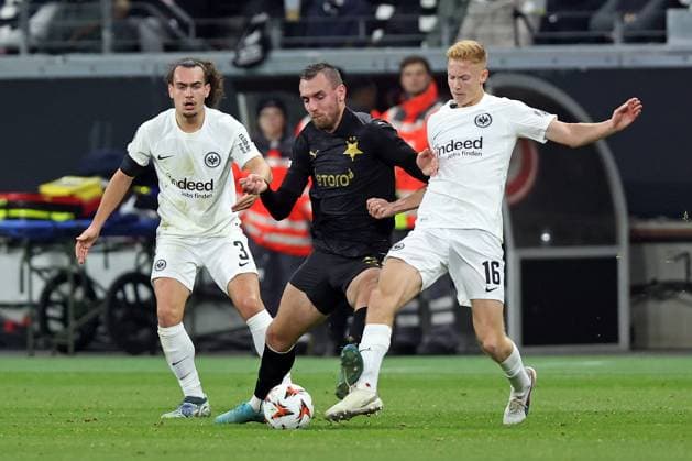 07.11.2024, xovx, Fußball UEFA Europa League, Eintracht Frankfurt - Slavia Prag v.l. Arthur Theate (Eintracht Frankfurt), Tomas Chory (Slavia Prag), Hugo Larsson (Eintracht Frankfurt) (DFL DFB REGULATIONS PROHIBIT ANY USE OF PHOTOGRAPHS as IMAGE SEQUENCES and or QUASI-VIDEO) emspor Frankfurt am Main