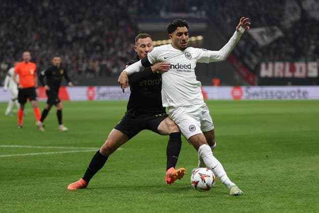 Frankfurt, 7.November 2024 UEFA Europa Legue 2024 25 Eintracht Frankfurt - Slavia Praha v.l., Jan Boril (SK Slavia Praha), Omar Marmoush (Eintracht Frankfurt), Zweikampf, Action, Aktion, Battles for the Ball (DFL DFB REGULATIONS PROHIBIT ANY USE OF PHOTOGRAPHS as IMAGE SEQUENCES and or QUASI-VIDEO) Copyright: JoaquimxFerreira