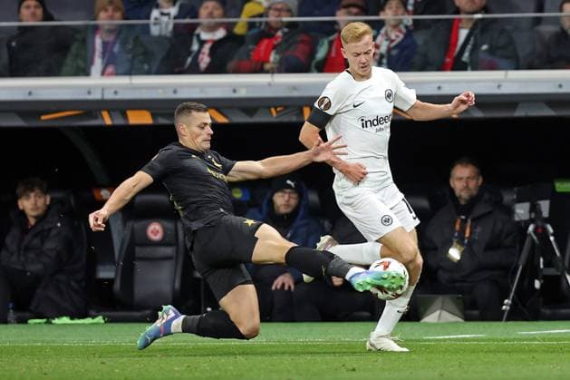 07.11.2024, xovx, Fußball UEFA Europa League, Eintracht Frankfurt - Slavia Prag v.l. Tomas Holes (Slavia Prag), Hugo Larsson (Eintracht Frankfurt) (DFL DFB REGULATIONS PROHIBIT ANY USE OF PHOTOGRAPHS as IMAGE SEQUENCES and or QUASI-VIDEO) emspor Frankfurt am Main