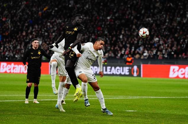 November 07 2024: El Hadji Malick Diouf of SK Slavia Prague heads during a Europa League Round 4 game, Eintracht Frankfurt versus SK Slavia Prague, at Deutsche Bank Park, Frankfurt, Germany. CSM Frankfurt Germany - ZUMAc04_ 20241107_zma_c04_011 Copyright: xUlrikxPedersenx
