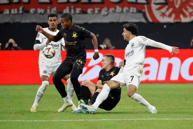 Ansgar Knauff (Eintracht Frankfurt, 36), Simion Michez (Slavia Prag, 14), Tomas Holes (Slavia Prag, 03) und Omar Marmoush (Eintracht Frankfurt, 07) im Kampf um den Ball , Fussball, UEFA Europa League, 4. Spieltag, 2024 2025, Eintracht Frankfurt vs. Slavia Prag, 07.11.2024, Frankfurt Stadion, Frankfurt am Main, Deutschland Frankfurt am Main Frankfurt Stadion Hessen Deutschland Copyright: xGrantxHubbsx