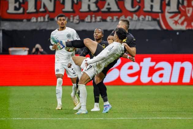 Ansgar Knauff (Eintracht Frankfurt, 36), Simion Michez (Slavia Prag, 14), Tomas Holes (Slavia Prag, 03) und Omar Marmoush (Eintracht Frankfurt, 07) im Kampf um den Ball , Fussball, UEFA Europa League, 4. Spieltag, 2024 2025, Eintracht Frankfurt vs. Slavia Prag, 07.11.2024, Frankfurt Stadion, Frankfurt am Main, Deutschland Frankfurt am Main Frankfurt Stadion Hessen Deutschland Copyright: xGrantxHubbsx