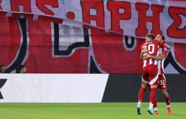Santiago Hezze of Olympiakos celebrates scoring the opening goal 1-0 Olympiakos v Rangers, UEFA Europa League, Group Stage, Football, Georgios Karaiskakis Stadium, Pireas, Greece - 07 Nov 2024 EDITORIAL USE ONLY No use with unauthorised audio, video, data, fixture lists, club league logos or live services. Online in-match use limited to 120 images, no video emulation. No use in betting, games or single club league player publications. Copyright: xCostasxBaltas Shutterstockx 14878028ak