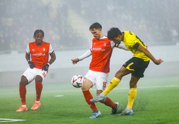 Braga s Paulo Oliveira and Elfsborg s Arber Zeneli fight for the ball during Thursday s Uefa Europa League soccer match between IF Elfsborg and SC Braga at Boras Arena in Boras, Sweden 7 November 2024. BORAS SWEDEN x9200x
