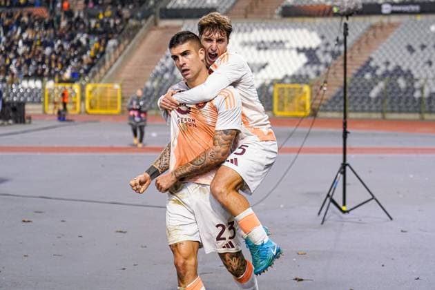 2024-11-07 R. Union Saint-Gilloise v AS Roma - UEFA Europa League 2024 25 League Phase MD4 BRUSSELS, BELGIUM - NOVEMBER 7: Gianluca Mancini of AS Roma celebrates the goal with Tommaso Baldanzi of AS Roma during the UEFA Europa League 2024 25 League Phase MD4 match between R. Union Saint-Gilloise and AS Roma at King Baudouin Stadium on November 7, 2024 in Brussels, Belgium. (Photo by Joris Verwijst BSR Agency) Brussels Belgium Content not available for redistribution in The Netherlands directly or indirectly through any third parties. Copyright: xBSRxAgencyx