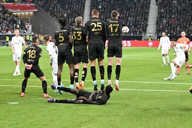 07.11.2024, xsltx, Fussball UEFA Europa League, Eintracht Frankfurt - Slavia Prag emspor, v.l. Omar Marmoush (Eintracht Frankfurt) erzielt das Tor zum scores the goal 1:0 (DFL DFB REGULATIONS PROHIBIT ANY USE OF PHOTOGRAPHS as IMAGE SEQUENCES and or QUASI-VIDEO) Frankfurt am Main
