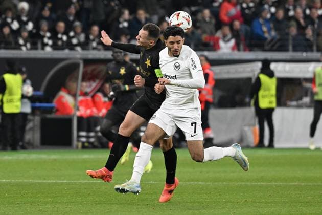 07.11.2024, xsltx, Fussball UEFA Europa League, Eintracht Frankfurt - Slavia Prag emspor, v.l. Jan Boril (SK Slavia Prag) Omar Marmoush (Eintracht Frankfurt) Zweikampf, Aktion, action, battle for the ball (DFL DFB REGULATIONS PROHIBIT ANY USE OF PHOTOGRAPHS as IMAGE SEQUENCES and or QUASI-VIDEO) Frankfurt am Main