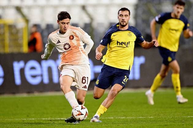 BRUSSELS - (l-r) Niccolo Pisilli of AS Roma, Charles Vanhoutte of Royale Union Saint-Gilloise during the UEFA Europa League match between R. Union Saint-Gilles and AS Roma at the King Baudouin Stadium on Nov. 7, 2024 in Brussels, Belgium. ANP Hollandse Hoogte UEFA Europa League match day 4 2024 25 xVIxANPxSportx xGerritxvanxKeulenxIVx 512914958 originalFilename: 512914958.jpg