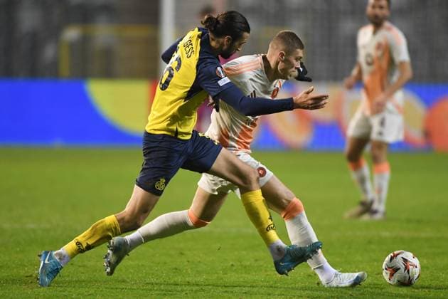 Union s Christian Burgess and AS Roma s Artem Dovbyk pictured in action during a soccer game between Belgian Royale Union Saint-Gilloise and Italian club AS Roma in Brussels, on Thursday 07 November 2024, on day 4 8 of the League phase of the UEFA Europa League tournament. JILLxDELSAUX  x104831200x
