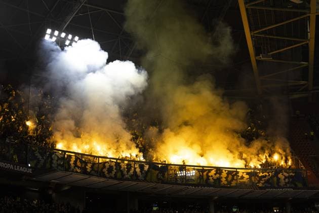 AMSTERDAM - Maccabi Tel-Aviv supporters set off fireworks during the UEFA Europa League match between AFC Ajax Amsterdam and Maccabi Tel-Aviv at the Johan Cruijff ArenA on Nov. 7, 2024 in Amsterdam, Netherlands. ANP ROBIN VAN LONKHUIJSEN UEFA Europa League 2024 25 League Phase MD4 2024 25 xVIxANPxSportx xxANPxIVx 512918138 originalFilename: 512918138.jpg