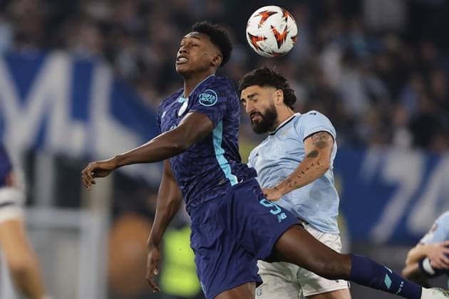 UEFA Europa League phase match day 4 SS Lazio vs FC Porto Porto s Spanish forward Samu Omorodion challenges for the ball with Lazio™s French defender Samuel Gigot during UEFA Europa League phase match day 4 match between SS Lazio vs FC Porto at Olimpico stadium on November 07, 2024 in Rome, Italy. ABPH8895 Copyright: xAntonioxBalascox
