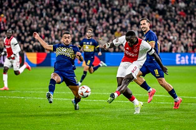 Maccabi Tel Aviv defender Raz Schlomo, AFC Ajax Amsterdam forwarder Brian Brobbey, Maccabi Tel Aviv defender Nemanja Stojic, during the match Ajax - Maccabi Tel Aviv at the Johan Cruijff ArenA for the UEFA Europa League - League phase - Matchday 4 season 2024-2025 in AMSTERDAM, Netherlands on 7 november 2024, (photo by Stefan Koops EYE4images DeFodi Images) not used in POL SRB CRO FRA GBR NED ITA USA Defodi-746_198784