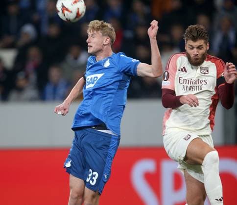 V.li. Max Moerstedt (Hoffenheim) , Duje Caleta-Car (Lyon) . Fussball: Europa League: Saison 24 25: TSG 1899 Hoffenheim - Olympique Lyon , 2. Spieltag, 07.11.2024.