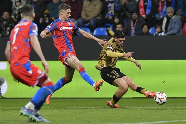 L-R Jan Paluska (Plzen) and Javi Lopez (San Sebastian) in action during the Europa League 4th round match Viktoria Plzen vs Real Sociedad San Sebastian in Pilsen, Czech Republic, November 7, 2024. (CTKxPhoto MiroslavxChaloupka) CTKPhotoP2024110709195  CTKPhotoP2024110709195