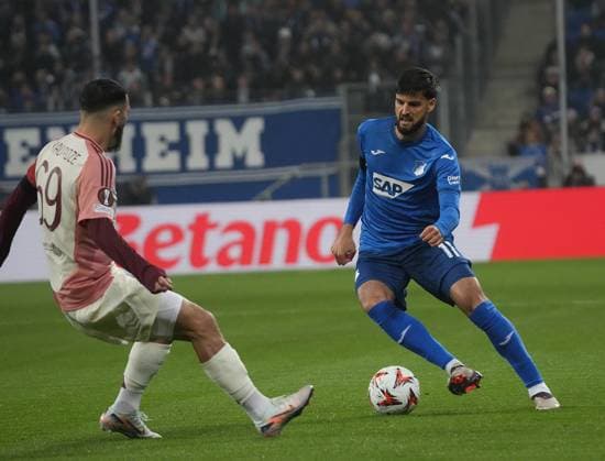 Europa League, TSG 1899 Hoffenheim vs Olympique Lyon 07.11.2024, PreZero-Arena, Sinsheim, Europa League, TSG 1899 Hoffenheim vs Olympique Lyon , im Bild Georges Mikautadze (Lyon), Florian Grillitsch (Hoffenheim) Sinsheim PreZero-Arena Deutschland