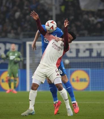 07.11.2024, PreZero-Arena, Sinsheim, Europa League, TSG 1899 Hoffenheim vs Olympique Lyon , im Bild Gift Orban (Lyon), Anton Stach (Hoffenheim) ( Defodi-506_20241107_hbr_1406