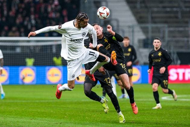 Hugo Ekitike (Eintracht Frankfurt, 11) im Zweikampf mit Jan Boril (SK Slavia Prag 18), GER, Eintracht Frankfurt vs. SK Slavia Prag, Fussball, UEFA Europa League, 4. Spieltag, Spielzeit 2024 25, 07.11.2024. GER, Eintracht Frankfurt vs. SK Slavia Prag, Fussball, UEFA Europa League, 4. Spieltag, Spielzeit 2024 25, 07.11.2024. Frankfurt am Main Copyright: xEibner-Pressefoto FlorianxWieganx EP_FWD