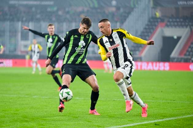 SOCCER - UEFA ECL, LASK vs Cercle LINZ,AUSTRIA,07.NOV.24 - SOCCER - UEFA Conference League, Linzer ASK vs Cercle Brugge KS. Image shows Edgaras Utkus (Cercle) and Marin Ljubicic (LASK).  GEPAxpictures xChristianxMoser