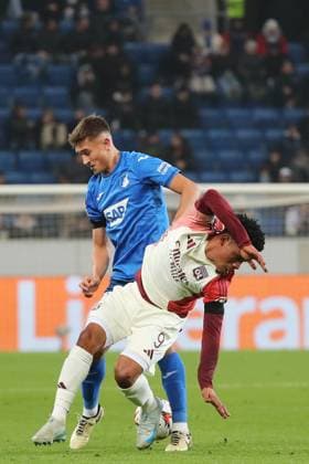 07.11.2024, xtvx, Fussball UEFA Europa League, TSG 1899 Hoffenheim - Olympique Lyon emspor, v.l. Zweikampf, Duell, duel, tackle, compete Gift Orban (Olympique Lyon) <h7 (DFL DFB REGULATIONS PROHIBIT ANY USE OF PHOTOGRAPHS as IMAGE SEQUENCES and or QUASI-VIDEO) Sinsheim