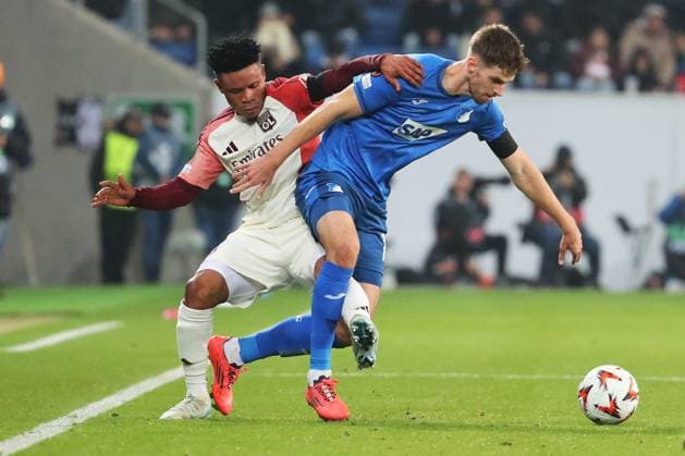 07.11.2024, xtvx, Fussball UEFA Europa League, TSG 1899 Hoffenheim - Olympique Lyon emspor, v.l. Zweikampf, Duell, duel, tackle, compete Anton Stach (TSG 1899 Hoffenheim) Gift Orban (Olympique Lyon) (DFL DFB REGULATIONS PROHIBIT ANY USE OF PHOTOGRAPHS as IMAGE SEQUENCES and or QUASI-VIDEO) Sinsheim
