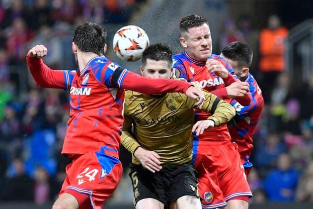Sport Bilder des Tages L-R Milan Havel (Plzen), Igor Zubeldia (San Sebastian) and Lukas Kalvach (Plzen) in action during the Europa League 4th round match Viktoria Plzen vs Real Sociedad San Sebastian in Pilsen, Czech Republic, November 7, 2024. (CTKxPhoto MiroslavxChaloupka) CTKPhotoP2024110709640  CTKPhotoP2024110709640