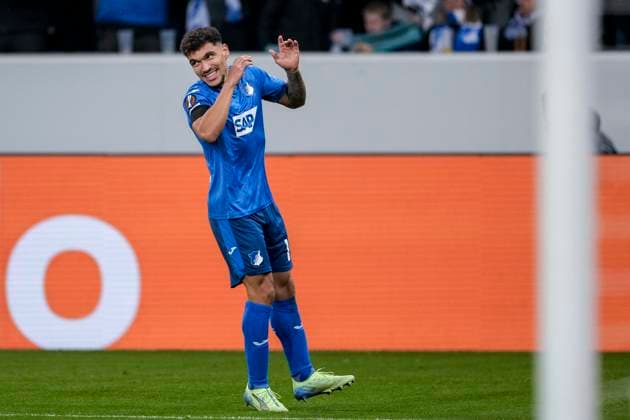 Torschütze Valentin Gendrey (Hoffenheim, 15), Spieler der TSG 1899 Hoffenheim, jubelt über das Tor zum 1:0, Jubel, jubeln, Torjubel, Torerfolg, celebrate the goal, goal, celebration, jubelt ueber das Tor, Freuen, Freude, freut sich, optimistisch, positiv, Spielszene, Highlight, Einzelbild, Action, Aktion, 07.11.2024, Sinsheim (Deutschland), Fussball, UEFA Europa League, Gruppenphase, TSG 1899 Hoffenheim - Olympique Lyon, REGULATIONS PROHIBIT ANY USE OF PHOTOGRAPHS AS IMAGE SEQUENCES AND OR QUASI-VIDEO.