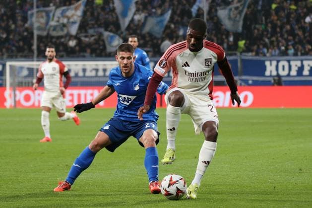 07.11.2024, xtvx, Fussball UEFA Europa League, TSG 1899 Hoffenheim - Olympique Lyon emspor, v.l. Zweikampf, Duell, duel, tackle, compete Andrej Kramaric (TSG 1899 Hoffenheim) Clinton Mata (Olympique Lyon) (DFL DFB REGULATIONS PROHIBIT ANY USE OF PHOTOGRAPHS as IMAGE SEQUENCES and or QUASI-VIDEO) Sinsheim