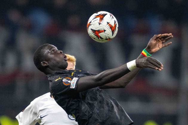 El Hadji Malick Diouf (Slavia Prag) Hugo Larsson (Eintracht Frankfurt) battle for the ball during the UEFA Europa League 2024 25 League Phase MD4 match between Eintracht Frankfurt v SK Slavia Praha at Deutsche Bank Park on November 7, 2024 in Frankfurt am Main, Germany. not used in POL SRB CRO FRA GBR NED ITA USA Defodi-747_747_20241107_EFSlPr_000000204