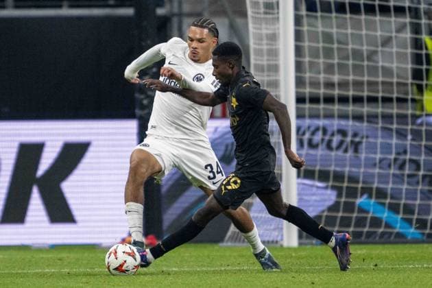 Nnamdi Collins (Eintracht Frankfurt) Oscar Dorley (Slavia Prag) battle for the ball during the UEFA Europa League 2024 25 League Phase MD4 match between Eintracht Frankfurt v SK Slavia Praha at Deutsche Bank Park on November 7, 2024 in Frankfurt am Main, Germany. not used in POL SRB CRO FRA GBR NED ITA USA Defodi-747_747_20241107_EFSlPr_000000211