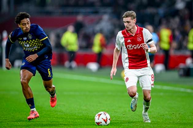 Maccabi Tel Aviv defender Tyrese Asante, AFC Ajax Amsterdam midfielder Kenneth Taylor, during the match Ajax - Maccabi Tel Aviv at the Johan Cruijff ArenA for the UEFA Europa League - League phase - Matchday 4 season 2024-2025 in AMSTERDAM, Netherlands on 7 november 2024, (photo by Stefan Koops EYE4images DeFodi Images) not used in POL SRB CRO FRA GBR NED ITA USA Defodi-746_198909