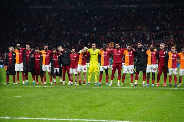 Players of Galatasaray victory celebrates with fans after the UEFA Europa League 2024 25 League Phase MD4 match between Galatasaray A.S. and Tottenham Hotspur at on November 7, 2024 in Istanbul, Turkey. (Photo by Seskimphoto ) Galatasaray vTottenham Hotspur -- UEFA Europa League 2024 25 Season 