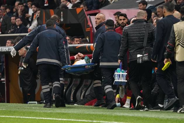 Mauro Icardi of Galatasaray got injured during the UEFA Europa League 2024 25 League Phase MD4 match between Galatasaray A.S. and Tottenham Hotspur at on November 7, 2024 in Istanbul, Turkey. (Photo by Seskimphoto ) Galatasaray vTottenham Hotspur -- UEFA Europa League 2024 25 Season 