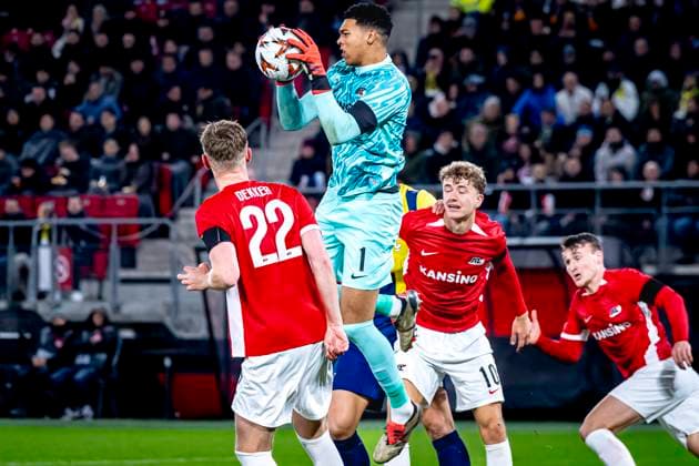 AZ Alkmaar goalkeeper Rome Jayden Owusu-Oduro, during the match AZ - Fenerbahce at the AFAS stadium for the UEFA Europa League - League phase - Matchday 4 season 2024-2025 in ALKMAAR, Netherlands on 7 november 2024, (photo by Marcel van Dorst EYE4images DeFodi Images) not used in POL SRB CRO FRA GBR NED ITA USA Defodi-746_198967