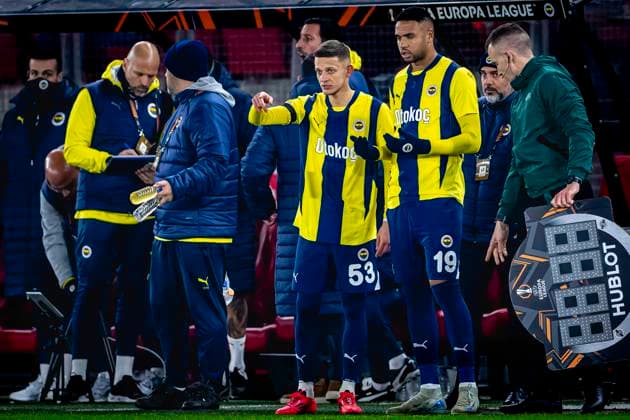 Fenerbahce midfielder Sebastian Szymanski, Fenerbahce forwarder Youssef En-Nesyri, during the match AZ - Fenerbahce at the AFAS stadium for the UEFA Europa League - League phase - Matchday 4 season 2024-2025 in ALKMAAR, Netherlands on 7 november 2024, (photo by Marcel van Dorst EYE4images DeFodi Images) not used in POL SRB CRO FRA GBR NED ITA USA Defodi-746_198974