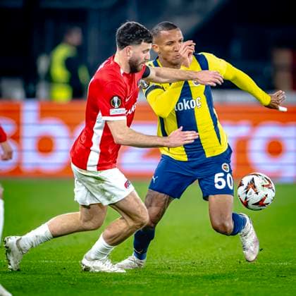 AZ Alkmaar defender Mees de Wit, Fenerbahce defender Rodrigo Becao, during the match AZ - Fenerbahce at the AFAS stadium for the UEFA Europa League - League phase - Matchday 4 season 2024-2025 in ALKMAAR, Netherlands on 7 november 2024, (photo by Marcel van Dorst EYE4images DeFodi Images) not used in POL SRB CRO FRA GBR NED ITA USA Defodi-746_198991