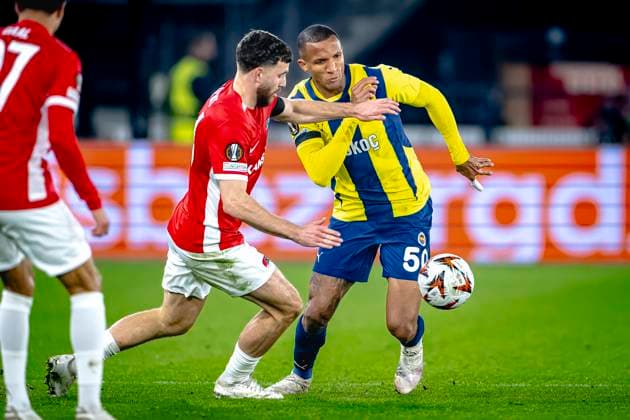 AZ Alkmaar defender Mees de Wit, Fenerbahce defender Rodrigo Becao, during the match AZ - Fenerbahce at the AFAS stadium for the UEFA Europa League - League phase - Matchday 4 season 2024-2025 in ALKMAAR, Netherlands on 7 november 2024, (photo by Marcel van Dorst EYE4images DeFodi Images) not used in POL SRB CRO FRA GBR NED ITA USA Defodi-746_198984
