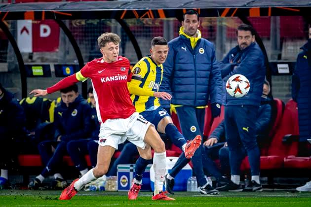 AZ Alkmaar midfielder Sven Mijnans, Fenerbahce midfielder Sebastian Szymanski, during the match AZ - Fenerbahce at the AFAS stadium for the UEFA Europa League - League phase - Matchday 4 season 2024-2025 in ALKMAAR, Netherlands on 7 november 2024, (photo by Marcel van Dorst EYE4images DeFodi Images) not used in POL SRB CRO FRA GBR NED ITA USA Defodi-746_198973