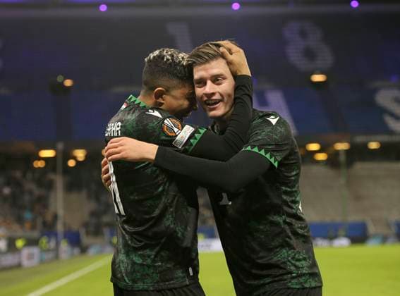 Foto: Torjubel beim 4-0 , der Torschütze Matheus Saldanha (Budapest) , er wird gefeiert von Zsombor GRUBER (Budapest) Fußball Europa League, Dynamo Kiew - TC Ferencvaros Budapest 0 - 4, Vorrunde, 4. Spieltag, Do. 07.11.2024 Volksparkstadion, Hamburg