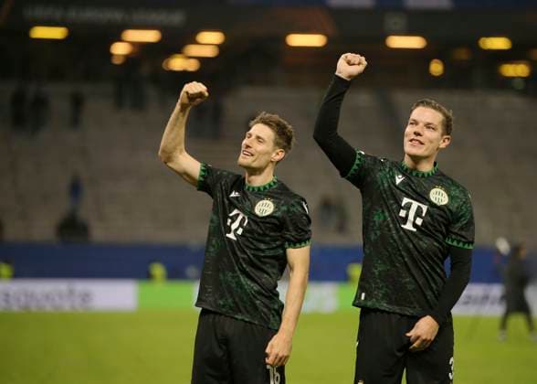 Foto: Jubel nach dem Schlußpfiff bei den Spielern von Ferencvaros , links Kristoffer Zachariassen , rechts Stefan Gartenmann (Budapest) Fußball Europa League, Dynamo Kiew - TC Ferencvaros Budapest 0 - 4, Vorrunde, 4. Spieltag, Do. 07.11.2024 Volksparkstadion, Hamburg