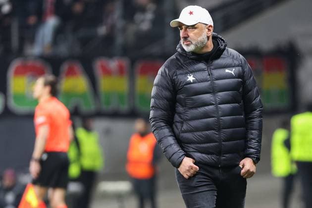 UEFA Europa League - Eintracht Frankfurt - SK Slavia Prag am 07.11.2024 im Deutsche Bank Park in Frankfurt Trainer Jindrich Trpisovsky (SK Slavia Prag) nachdenklich