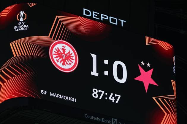 UEFA Europa League - Eintracht Frankfurt - SK Slavia Prag am 07.11.2024 im Deutsche Bank Park in Frankfurt Anzeigetafel Videoleinwand mit dem offiziellen Endergebnis 1 zu 0