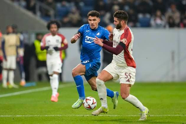 v.li.: Valentin Gendrey (Hoffenheim, 15), Duje Caleta-Car (OL, 55) ,Zweikampf, Spielszene, Duell, duel, tackle, tackling, Dynamik, Action, Aktion, 07.11.2024, Sinsheim (Deutschland), Fussball, UEFA Europa League, Gruppenphase, TSG 1899 Hoffenheim - Olympique Lyon, 07.11.2024, Sinsheim (Deutschland), Fussball, UEFA Europa League, Gruppenphase, TSG 1899 Hoffenheim - Olympique Lyon, DFB DFL REGULATIONS PROHIBIT ANY USE OF PHOTOGRAPHS AS IMAGE SEQUENCES AND OR QUASI-VIDEO.