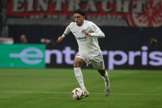 Frankfurt, 7.November 2024 UEFA Europa Legue 2024 25 Eintracht Frankfurt - Slavia Praha v.l., Omar Marmoush (Eintracht Frankfurt), am Ball, Freisteller, Einzelbild, Ganzkörper, Aktion, Action, Spielszene (DFL DFB REGULATIONS PROHIBIT ANY USE OF PHOTOGRAPHS as IMAGE SEQUENCES and or QUASI-VIDEO) Copyright: JoaquimxFerreira