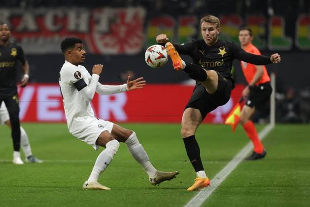 Frankfurt, 7.November 2024 UEFA Europa Legue 2024 25 Eintracht Frankfurt - Slavia Praha v.l., Ansgar Knauff (Eintracht Frankfurt), Ondrej Zmrzly (SK Slavia Praha) Zweikampf, Action, Aktion, Battles for the Ball (DFL DFB REGULATIONS PROHIBIT ANY USE OF PHOTOGRAPHS as IMAGE SEQUENCES and or QUASI-VIDEO) Copyright: JoaquimxFerreira