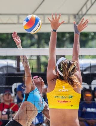(241108) -- LAGUNA PROVINCE, Nov. 8, 2024 -- Mary Klymince Orillaneda of the Philippines competes against Wang Jingzhe (R) of China during the women s round 16 match between Wang Jingzhe Xia Xinyi of China and Genesa Jane Eslapor Mary Klymince Orillaneda of the Philippines at the Asian Volleyball Confederation (AVC) 2024 Asian Senior Beach volleyball, Beachvolleyball Championships in Laguna Province, the Philippines on Nov. 8, 2024. The Chinese pair won 2-0. ) (SP)PHILIPPINES-LAGUNA PROVINCE-AVC 2024 ASIAN SENIOR BEACH VOLLEYBALL CHAMPIONSHIPS ROUELLExUMALI 