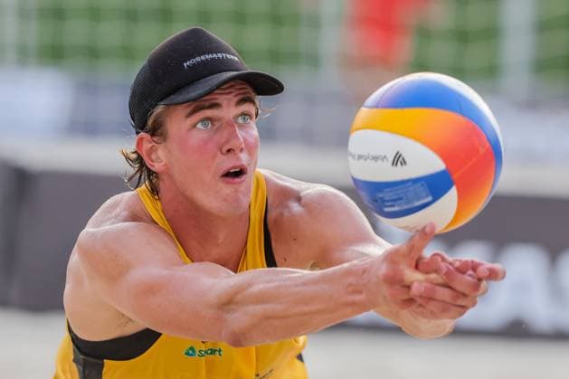 (241108) -- LAGUNA PROVINCE, Nov. 8, 2024 -- Luke Ryan of Australia competes during the men s round 16 match between Joshua Howat Luke Ryan of Australia and Kurokawa Kai Adachi Ryuichi of Japan at the Asian Volleyball Confederation (AVC) 2024 Asian Senior Beach volleyball, Beachvolleyball Championships in Laguna Province, the Philippines, on Nov. 8, 2024. ) (SP)PHILIPPINES-LAGUNA PROVINCE-AVC 2024 ASIAN SENIOR BEACH VOLLEYBALL CHAMPIONSHIPS RouellexUmali 