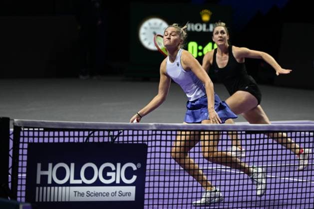 WTA, Tennis Damen Finals 2024 - Day 7 RIYADH, SAUDI ARABIA - NOVEMBER 08: Gabriela Dabrowski (R) of Canada and Erin Routliffe (L) of New Zealand during their semi-final match against Nicole Melichar-Martinez of USA and Ellen Perez of Australia, on Day 7 of the 2024 WTA Finals, part of the Hologic WTA Tour, held at King Saud University Indoor Arena on November 08, 2024, in Riyadh, Saudi Arabia. Riyadh Saudi Arabia  Copyright: xArturxWidakx originalFilename:widak-wtafinal241108_npaVg.jpg